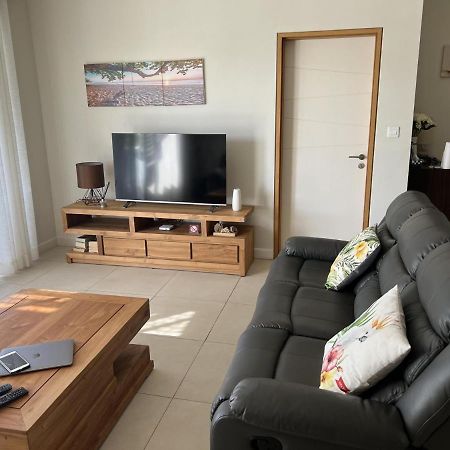 Immaculate Two Beds Luxury Marina Apartment Riviere Noire Bagian luar foto